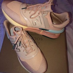 Womens size 8 New Balance WS997HD .. in original box
